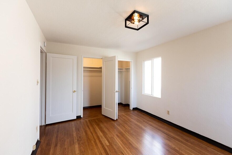 Building Photo - Elegant Kensington living with comfort, character, and scenic appeal