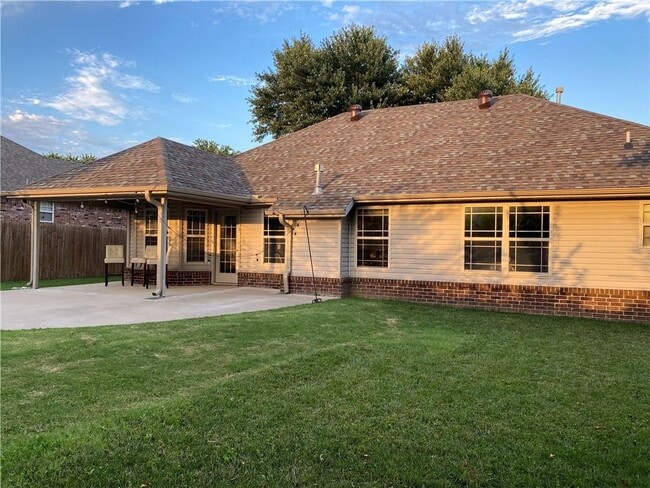 Building Photo - 2949 Bluegrass Pl