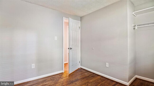 Building Photo - 11573 Hicks Ct