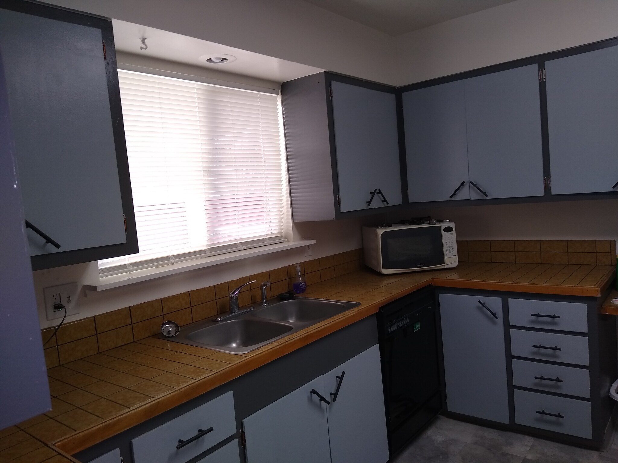 kitchen - 1508 S Denver Ave