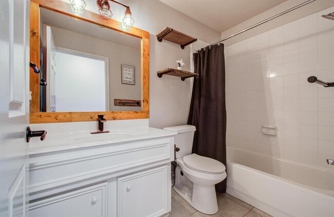 Building Photo - 2631 Woodridge Manor Dr