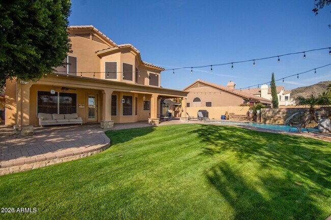 Building Photo - 1211 E Desert Flower Ln
