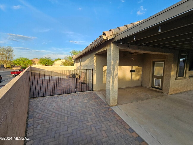 Building Photo - 6652 W Fishermans Dr