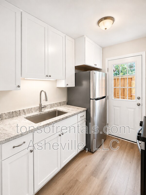 Building Photo - 130 Colony Dr
