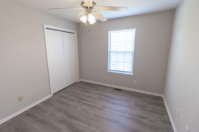 Building Photo - 5000 Derby Ridge Dr