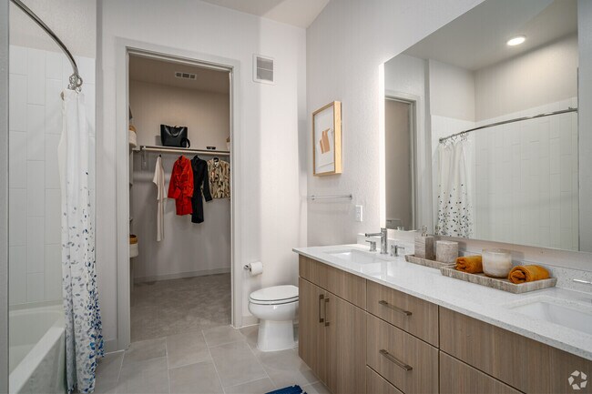 Building Photo - Stylish Spaces in the Center of It All