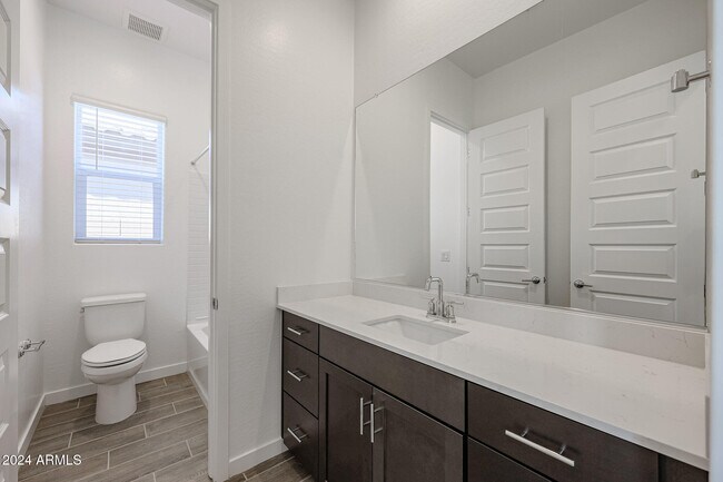 Building Photo - 7606 W Jackrabbit Ln