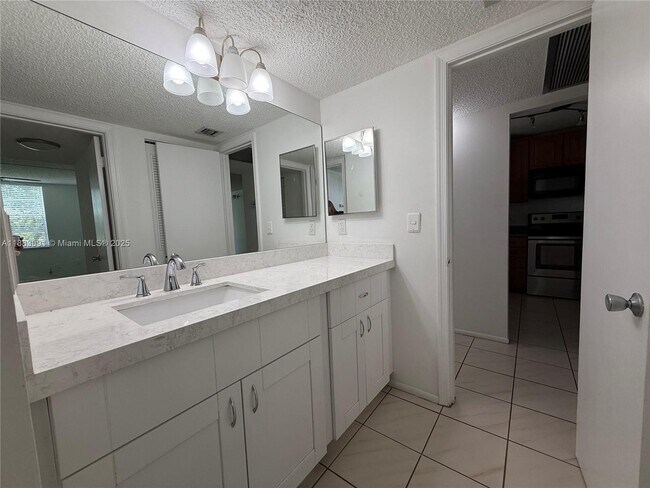 Building Photo - 9235 Lagoon Pl