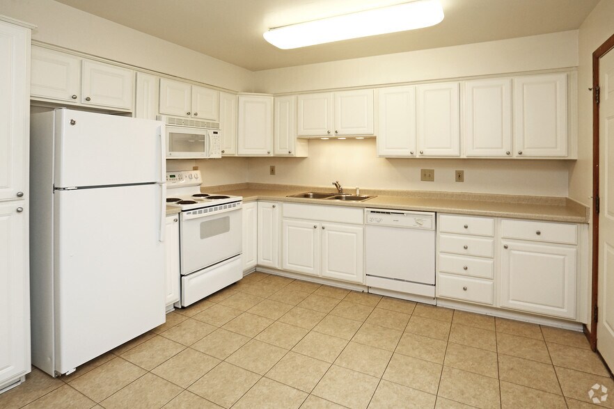 Three Bedroom - Kitchen - Oak Street Townhomes