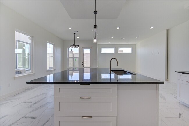 Building Photo - 2914 El Fenice Ln