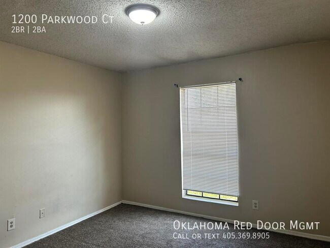 Building Photo - 1200 Parkwood Ct