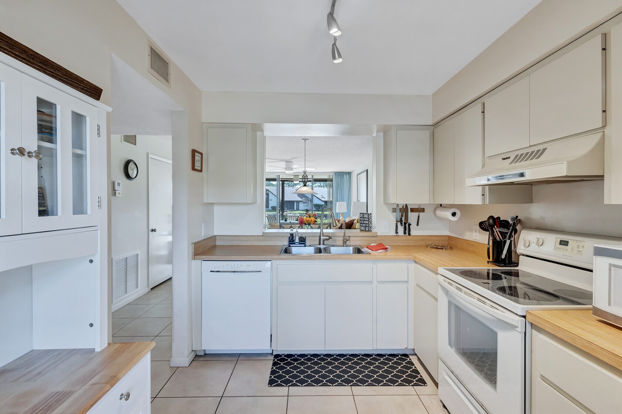 kitchen overlooking open living room and lanai - 5224 Lake Village Dr