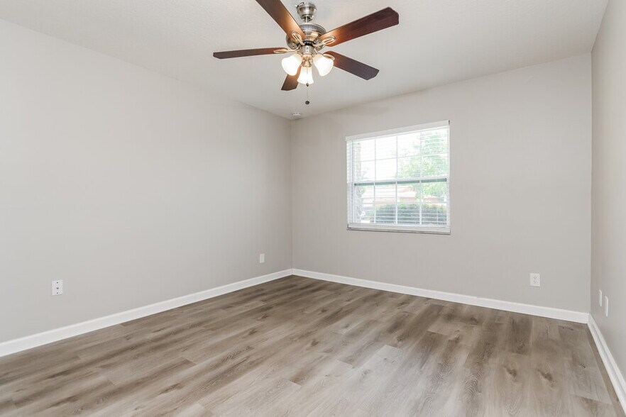 Building Photo - 2426 Sable Dr