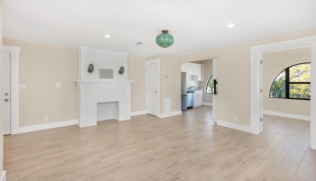 Building Photo - P201 - #9A Holiday Inn