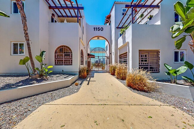 Building Photo - Stunning Condo with Downtown Views – Prime San Diego Location!