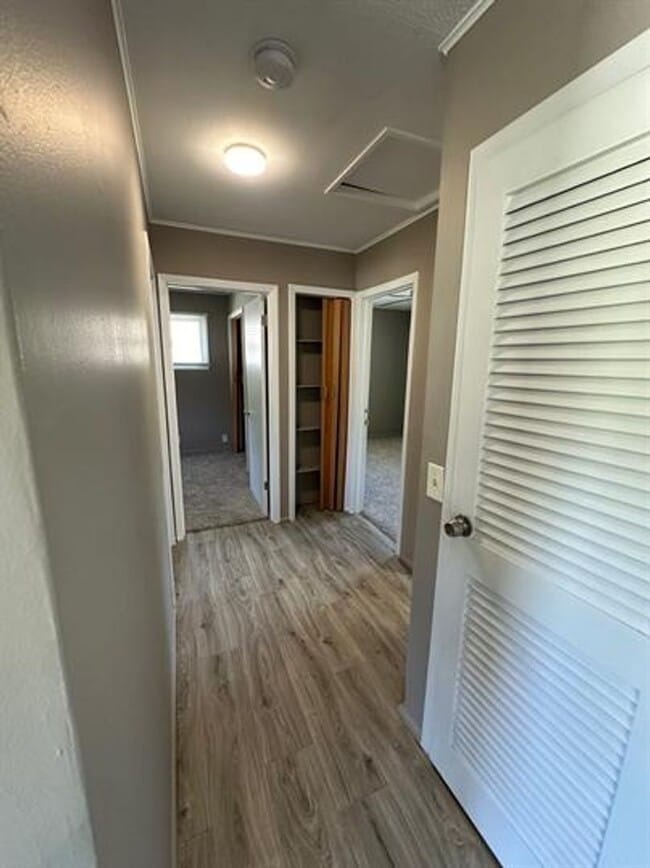 Building Photo - 1102 N Lincoln Ave