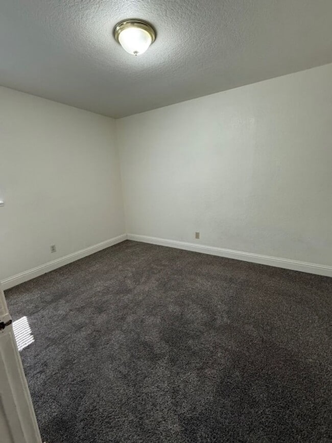 Building Photo - 1320 Wilson Ave