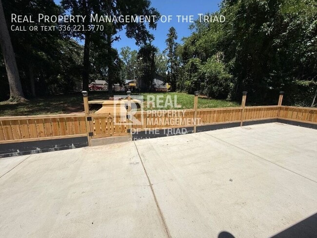 Building Photo - 1715 McKnight Mill Rd