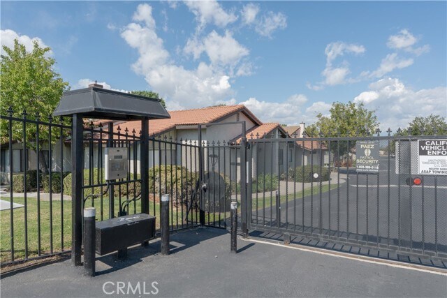 Building Photo - 15735 La Subida Dr