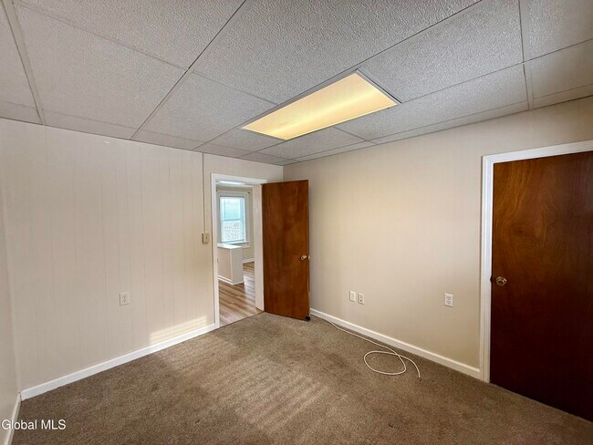 Building Photo - 13 School St