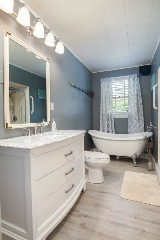 Building Photo - 426 Riverland Dr