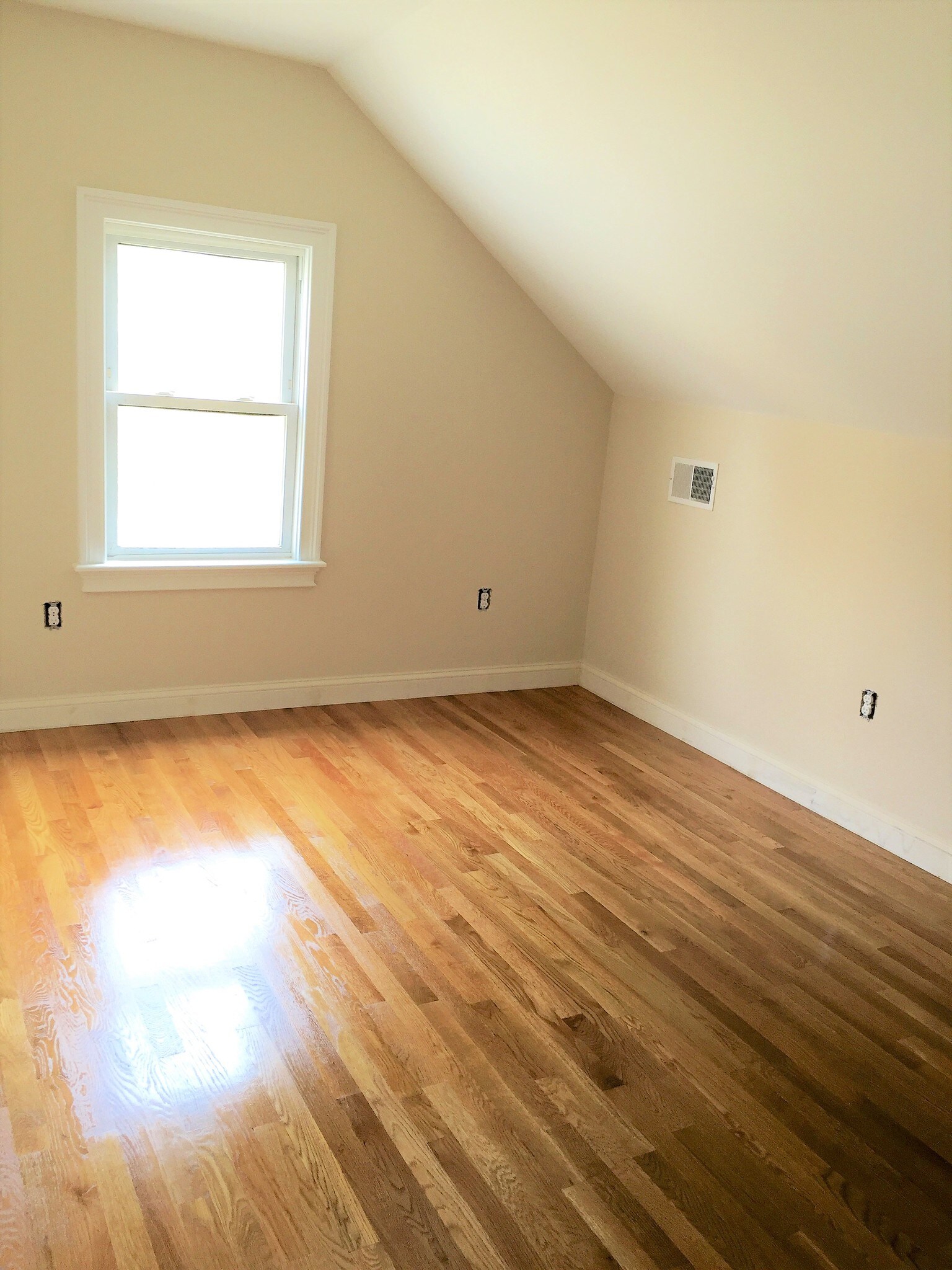 Building Photo - 169 Thorndike St