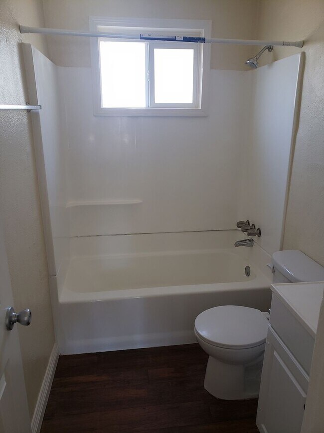 Building Photo - 1 bedroom 1 bath - MOVE IN SPECIAL- 1 MONTH FREE