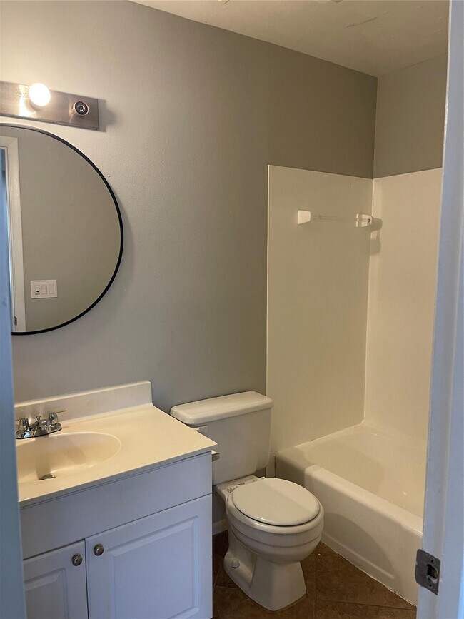 Building Photo - 2017 Oleander Blvd