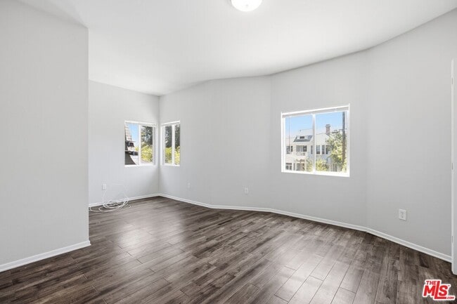 Building Photo - 171 E 35th St