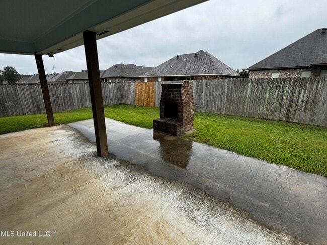 Building Photo - 221 Greenfield Ridge Dr