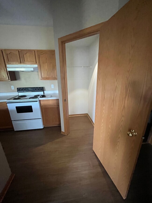 Building Photo - 1820 S 13th Ave E