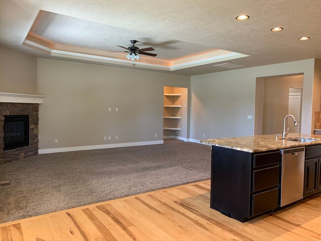 Building Photo - Gorgeous 3 bed 2.5 bath home with office a...