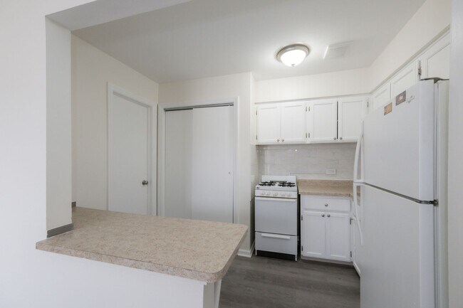 Building Photo - 15311 Knox Ave