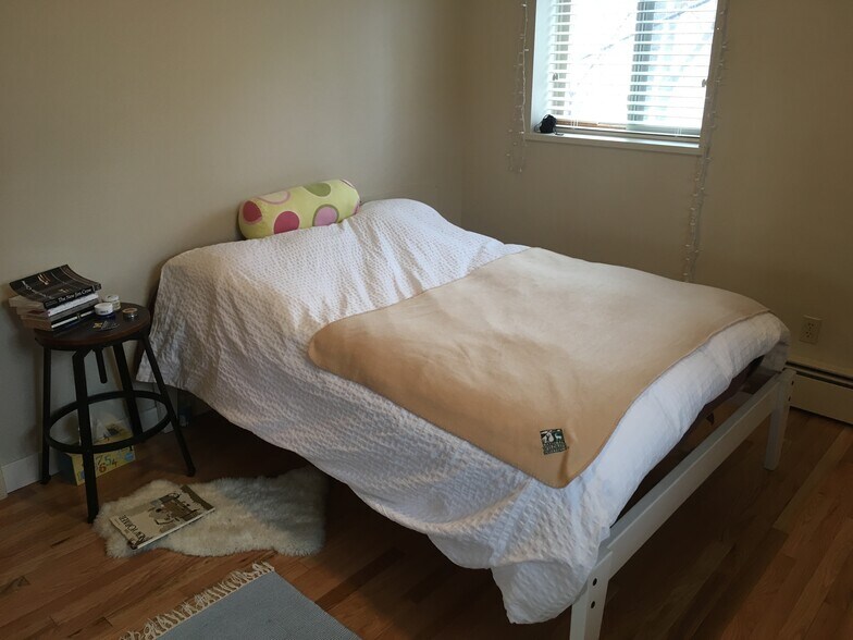 Bedroom - 6 Parkview Pl