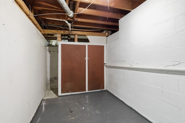 Building Photo - Charming 2-Bedroom Single Family Home Near S High St