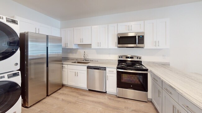 Building Photo - 912 Mary-912M3-B2