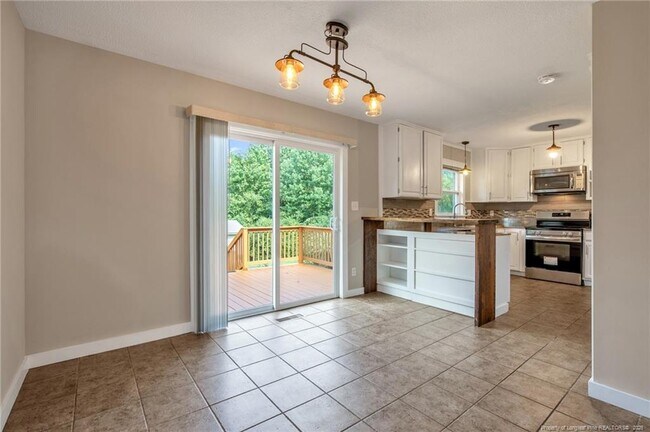 Building Photo - 604 Roundtree Dr