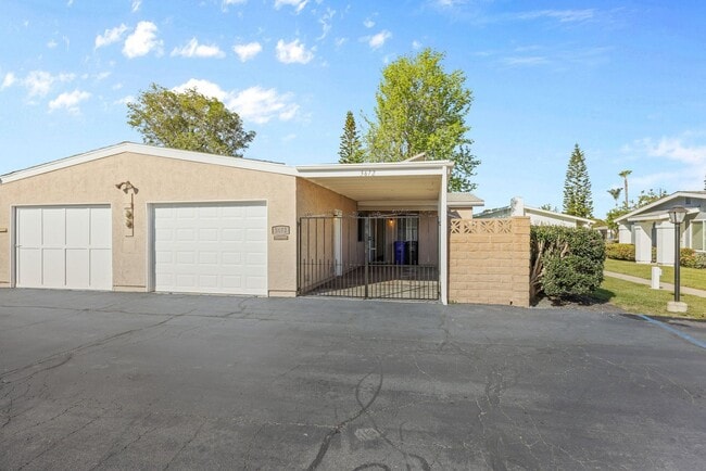 Building Photo - Wonderful Location & Value in Oceana 55+ Community