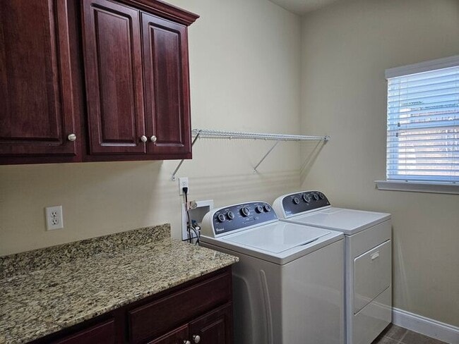 Building Photo - Beautiful Wellesley Home with a Corner Lot