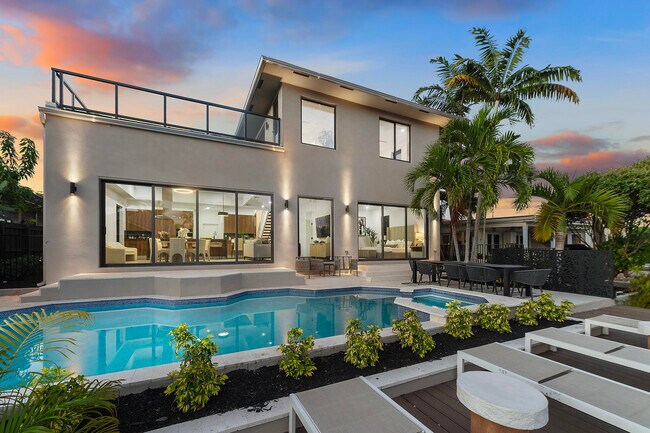 Building Photo - 1308 Avocado Isle