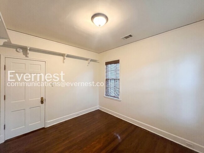 Building Photo - 756 S Willett St