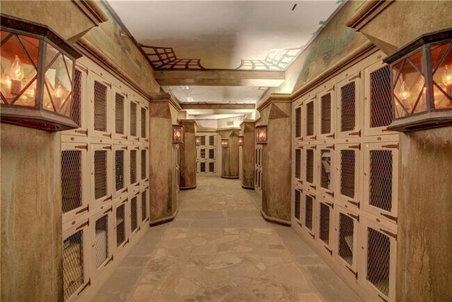 Building Photo - 2660 Peachtree Rd NW