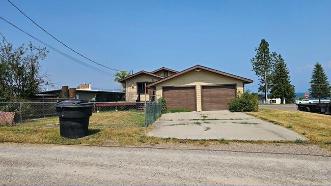 Building Photo - 410 3rd Ave E