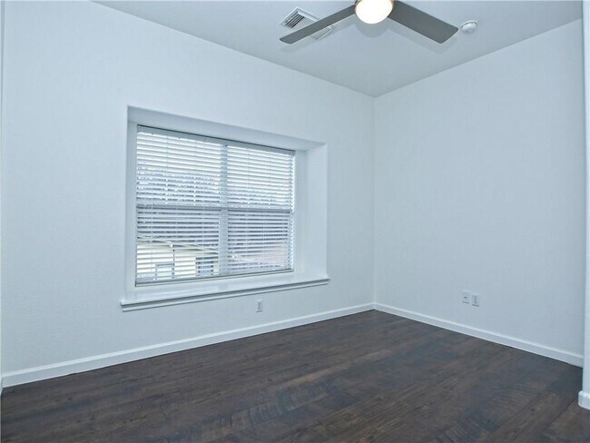 Building Photo - 2821 Saville Loop