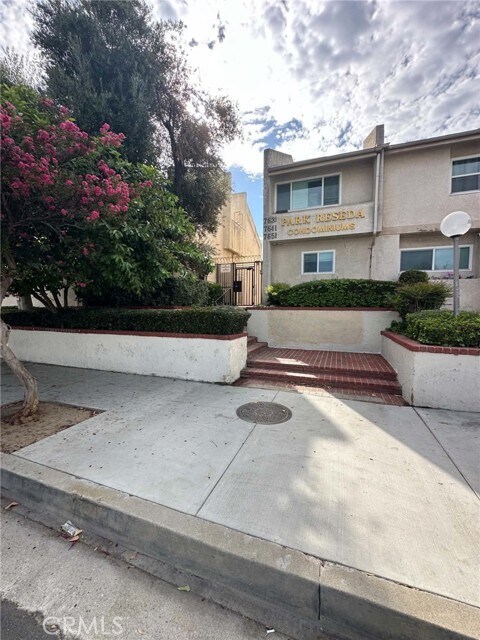 Building Photo - 7641 Reseda Blvd