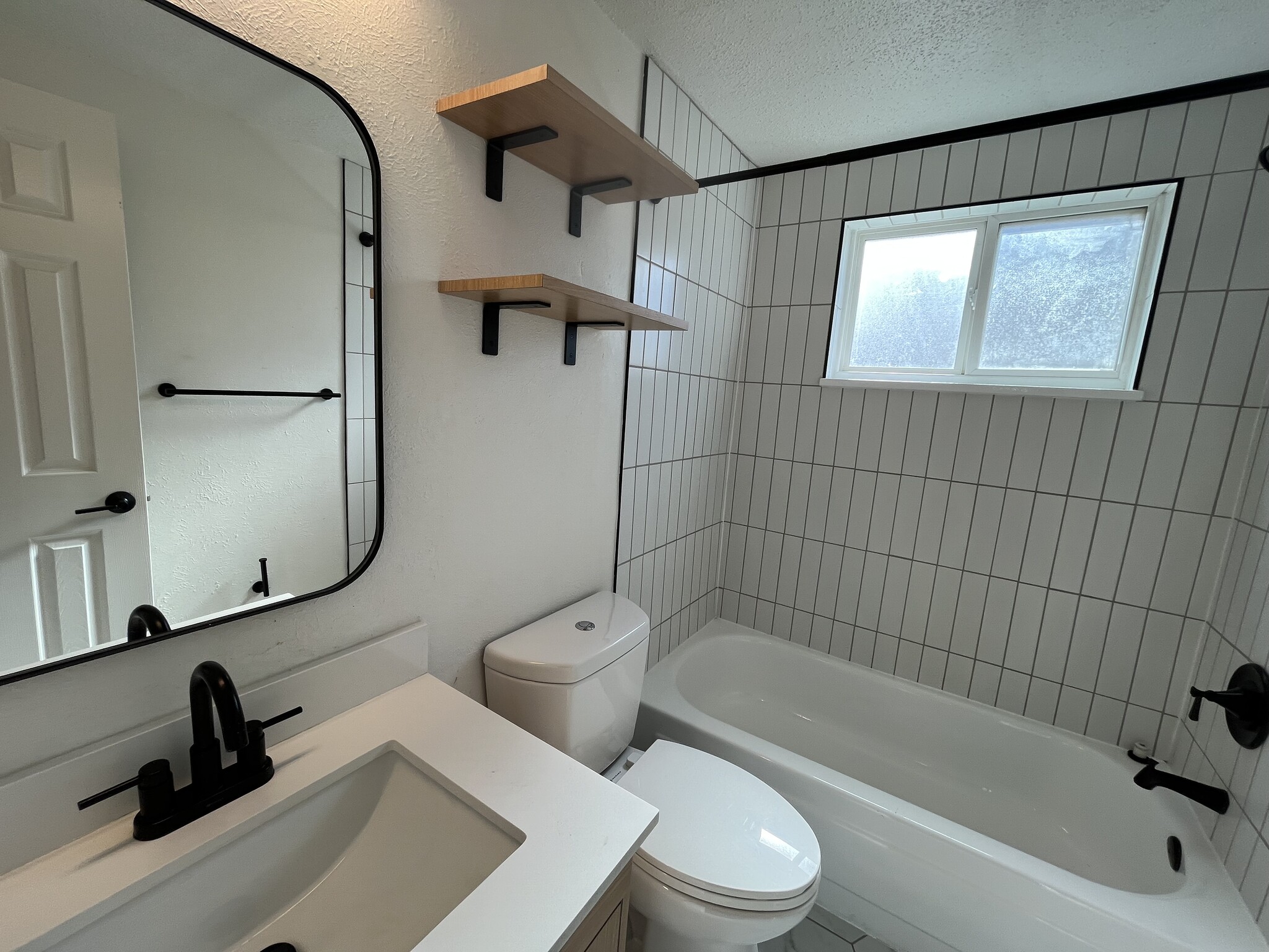 Building Photo - 165 S Clarkson St