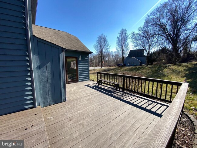Building Photo - 117 Foxfire Dr