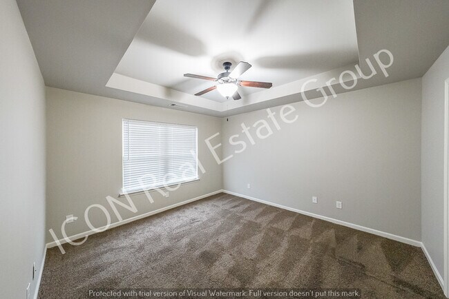 Building Photo - 3/3 Townhome with 2 car garage