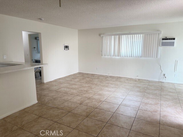 Building Photo - 685 E Vista Chino