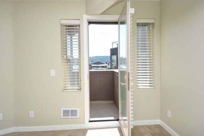 Building Photo - South Lake Union / Queen Anne Condo at The...